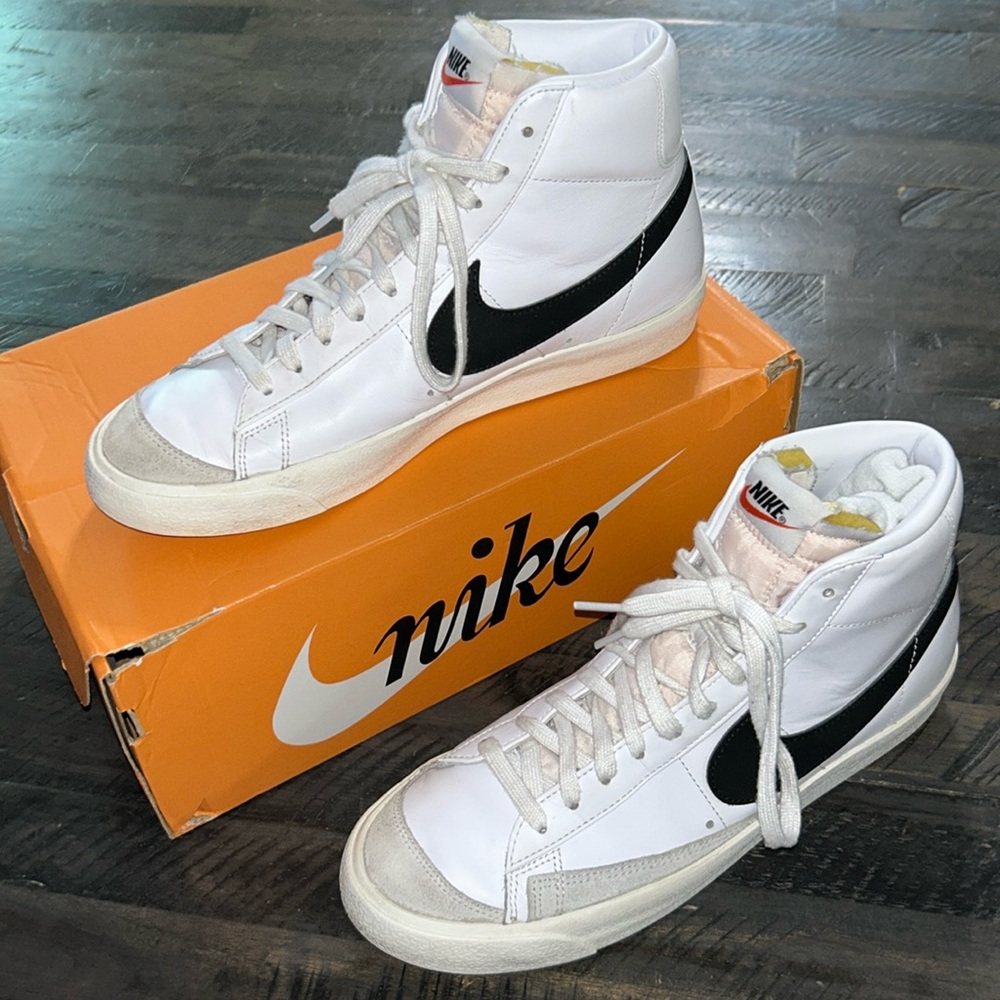 Nike W Blazer Mid ‘77 lightly used